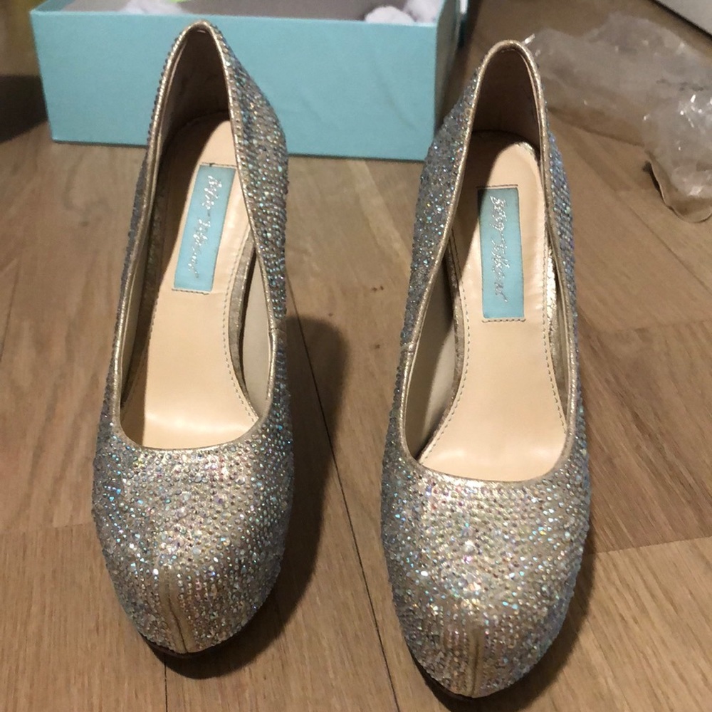 Betsy Johnson crystaled platform heel pump